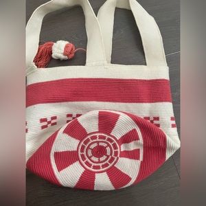FREE WITH ANY PURCHASE Reversible pink and white tote bag